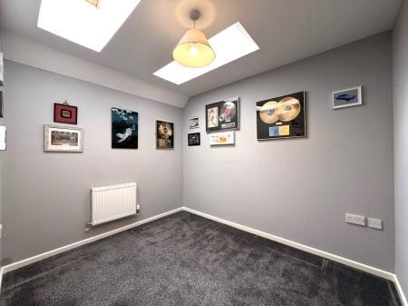 2 bedroom Flat for sale in Ermin Mews, Stratton St Margaret, Swindon, SN3
