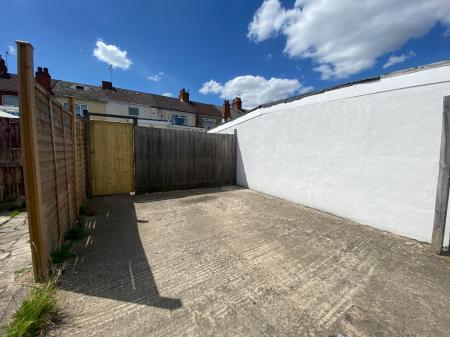 2 bedroom Terraced House to let in Omdurman Street, Swindon, SN2