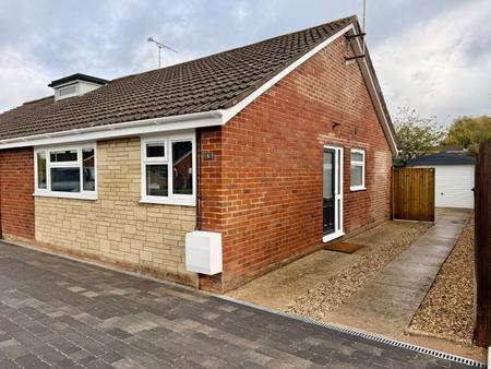 2 bedroom Semi-detached bungalow to let in Swallowdale, Covingham, Swindon, SN3