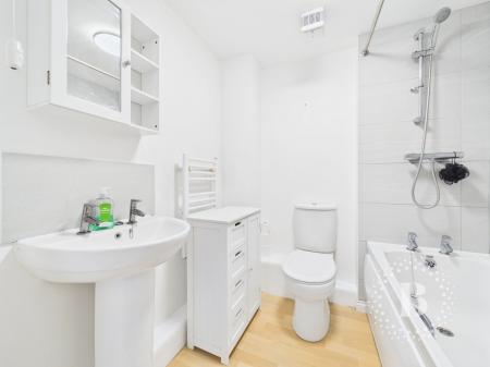 2 bedroom Flat for sale in Greenfields Gardens, Greenfields, Shrewsbury, SY1