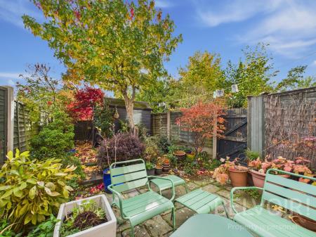 1 bedroom Terraced House for sale in Hermitage Walk, Mountfields, Shrewsbury, SY3