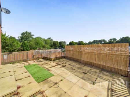 2 bedroom Flat for sale in Longner Street, Town Centre, Shrewsbury, SY3