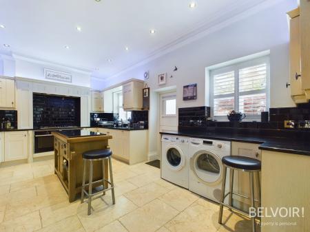 6 bedroom Detached house for sale in Longner Street, Mountfields, Shrewsbury, SY3