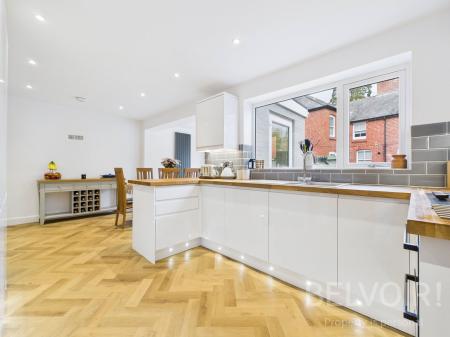 4 bedroom Semi-detached house for sale in Richmond Drive, Copthorne, Shrewsbury, SY3