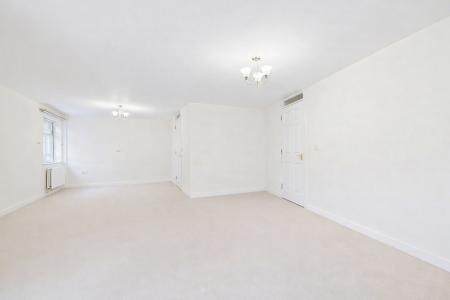 3 bedroom Flat for sale in Swan Hill, Town Centre, Shrewsbury, SY1