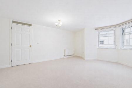 3 bedroom Flat for sale in Swan Hill, Town Centre, Shrewsbury, SY1
