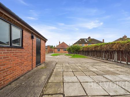 2 bedroom Bungalow for sale in Wenlock Road, Shrewsbury, SY2