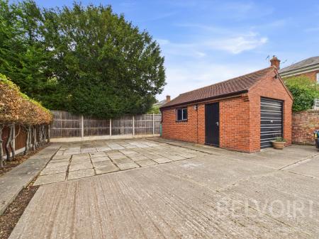 2 bedroom Bungalow for sale in Wenlock Road, Shrewsbury, SY2