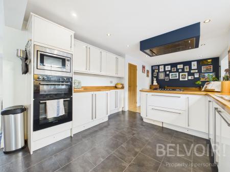 5 bedroom Detached house for sale in Peacehaven, Berwick Grange, Shrewsbury, SY1