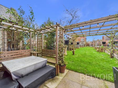 2 bedroom Flat for sale in The Furlongs, Bicton Heath, Shrewsbury, SY3