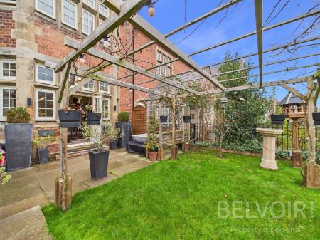 2 bedroom Flat for sale in The Furlongs, Bicton Heath, Shrewsbury, SY3