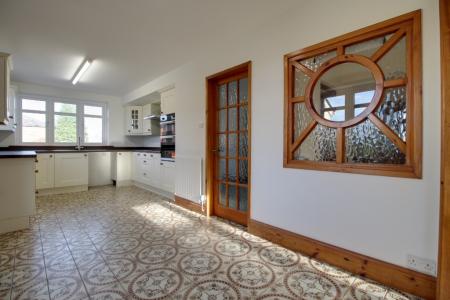 5 bedroom Detached house to let in Ellesmere Road, Wem, SY4