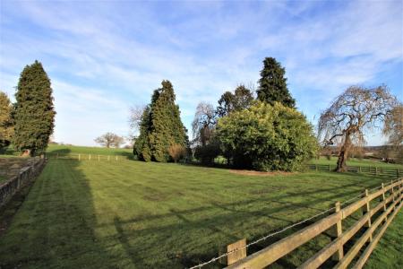 5 bedroom Detached house to let in Ellesmere Road, Wem, SY4