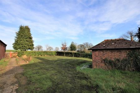 5 bedroom Detached house to let in Ellesmere Road, Wem, SY4