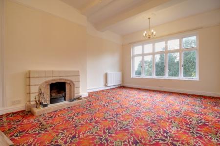 5 bedroom Detached house to let in Ellesmere Road, Wem, SY4