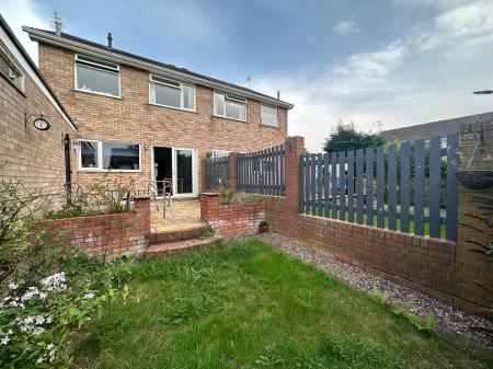 3 bedroom Semi-detached house to let in Tudor Road, The Farthings, Shrewsbury, SY2