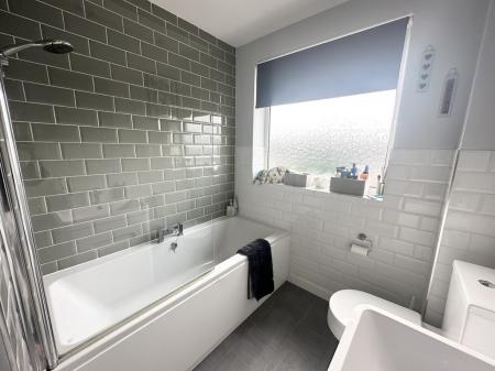 3 bedroom Semi-detached house to let in Tudor Road, The Farthings, Shrewsbury, SY2