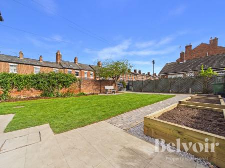 4 bedroom End of terrace house for sale in Cleveland Street, Cherry Orchard, Shrewsbury, SY2