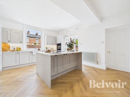 4 bedroom End of terrace house for sale in Cleveland Street, Cherry Orchard, Shrewsbury, SY2