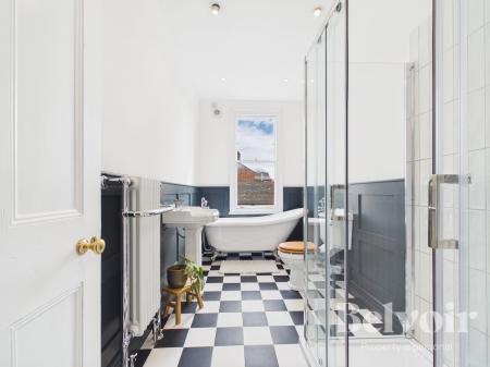 4 bedroom End of terrace house for sale in Cleveland Street, Cherry Orchard, Shrewsbury, SY2