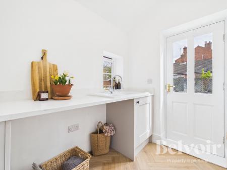 4 bedroom End of terrace house for sale in Cleveland Street, Cherry Orchard, Shrewsbury, SY2