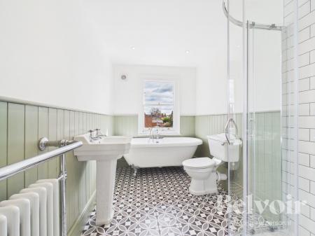 4 bedroom End of terrace house for sale in Cleveland Street, Cherry Orchard, Shrewsbury, SY2