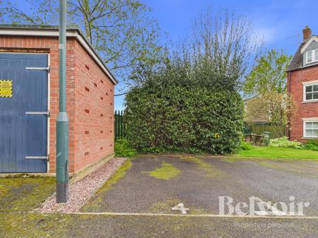 2 bedroom Flat to let in Sutton Bridge, Shrewsbury, SY3