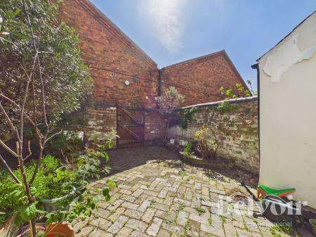 4 bedroom Town house for sale in St Michaels Street, Shrewsbury, SY1