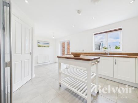 5 bedroom Detached house for sale in Dove Close, Shrewsbury, SY2