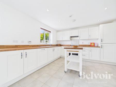 5 bedroom Detached house for sale in Dove Close, Shrewsbury, SY2