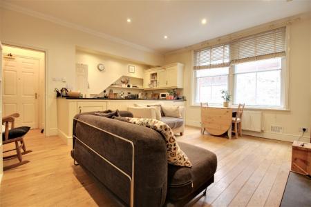 2 bedroom Flat to let in Quarry Place, Shrewsbury, SY1