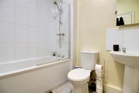 2 bedroom Flat to let in Quarry Place, Shrewsbury, SY1