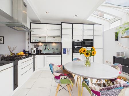 3 bedroom Semi-detached house for sale in Park Avenue, New Street, Copthorne, Shrewsbury, SY3