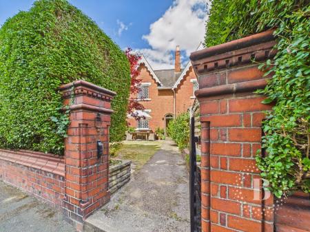 2 bedroom Terraced House for sale in St. Georges Street, Mountfields, Shrewsbury, SY3