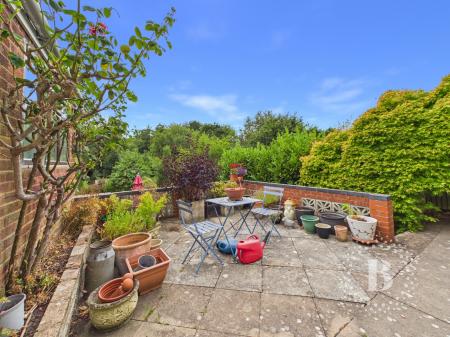 3 bedroom Semi-detached house for sale in Oakfield Road, Copthorne, Shrewsbury, SY3