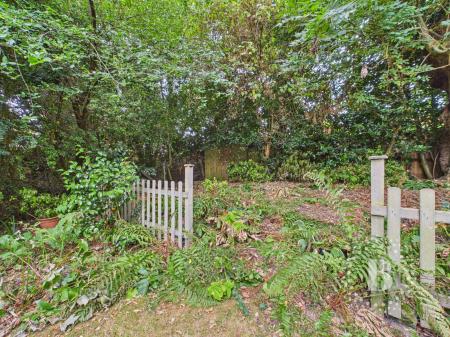 3 bedroom Semi-detached house for sale in Oakfield Road, Copthorne, Shrewsbury, SY3