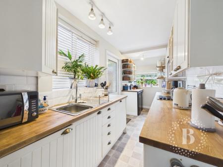 3 bedroom Semi-detached house for sale in Oakfield Road, Copthorne, Shrewsbury, SY3