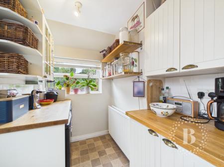 3 bedroom Semi-detached house for sale in Oakfield Road, Copthorne, Shrewsbury, SY3
