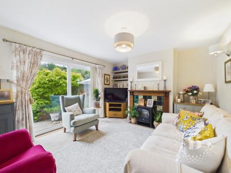 3 bedroom Semi-detached house for sale in Oakfield Road, Copthorne, Shrewsbury, SY3