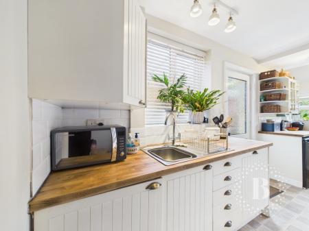 3 bedroom Semi-detached house for sale in Oakfield Road, Copthorne, Shrewsbury, SY3