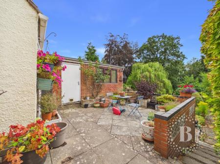 3 bedroom Semi-detached house for sale in Oakfield Road, Copthorne, Shrewsbury, SY3
