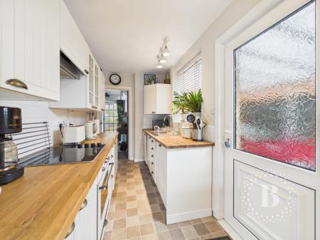 3 bedroom Semi-detached house for sale in Oakfield Road, Copthorne, Shrewsbury, SY3