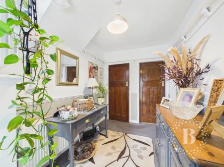 3 bedroom Semi-detached house for sale in Oakfield Road, Copthorne, Shrewsbury, SY3