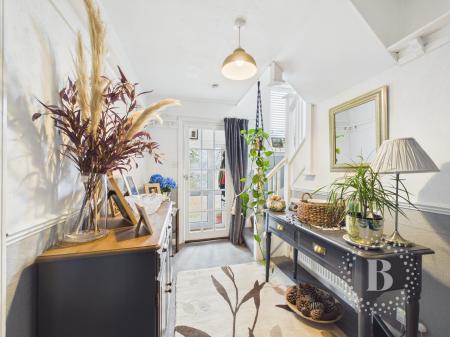 3 bedroom Semi-detached house for sale in Oakfield Road, Copthorne, Shrewsbury, SY3