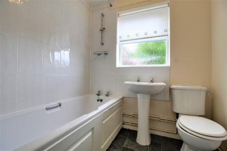 2 bedroom Flat to let in Falcons Way, Copthorne, Shrewsbury, SY3