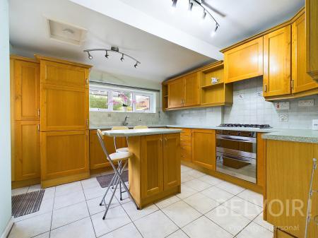 3 bedroom Semi-detached house to let in Round Hill Green, Coton Hill, Shrewsbury, SY1