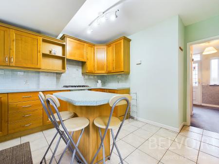3 bedroom Semi-detached house to let in Round Hill Green, Coton Hill, Shrewsbury, SY1