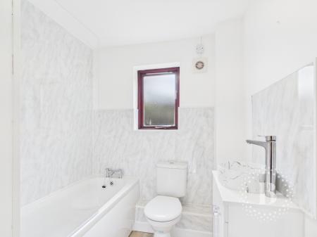 2 bedroom Flat to let in Castle Court, Wem, SY4