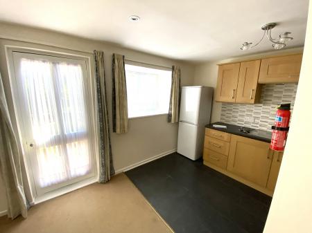 1 bedroom Studio flat to let in Spinney Gardens, London, SE19