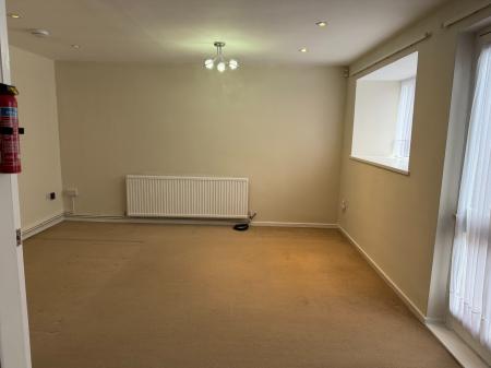 1 bedroom Studio flat to let in Spinney Gardens, London, SE19